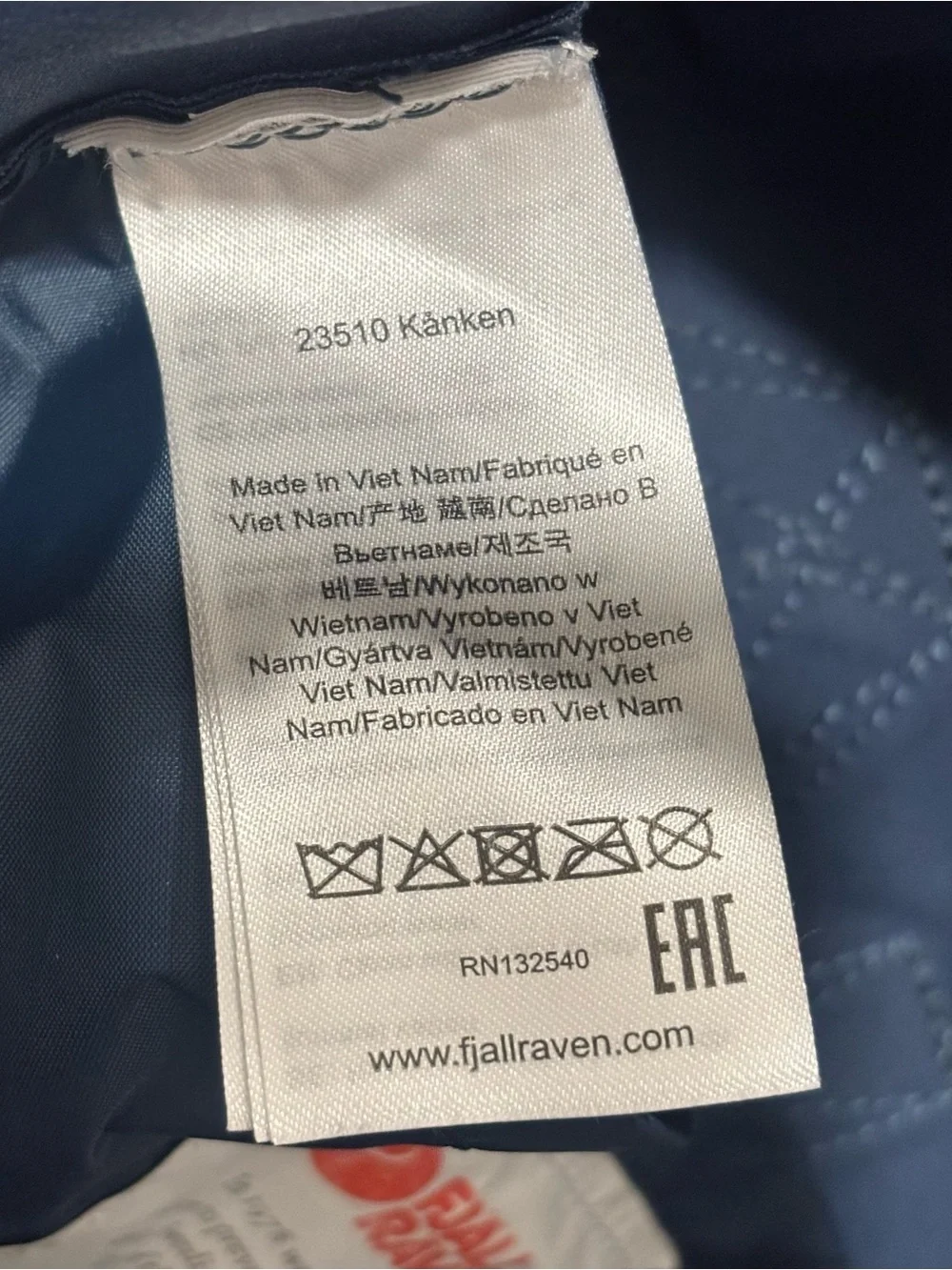 Fjallraven Kånken Backpack in Navy with Red Logo small hiking outdoor